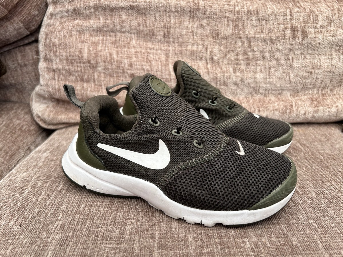dark green nike trainers