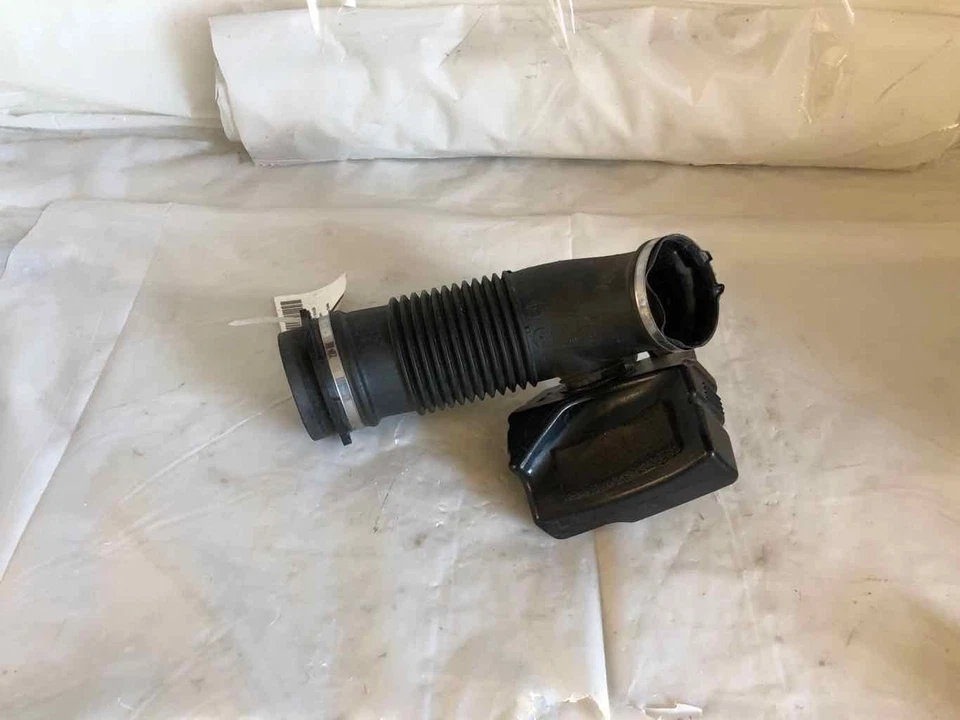 2006 AUDI A6 AVANT QUATTRO Engine Air Intake Tube/Resonator Duct Hose OEM - Image 4 of 4