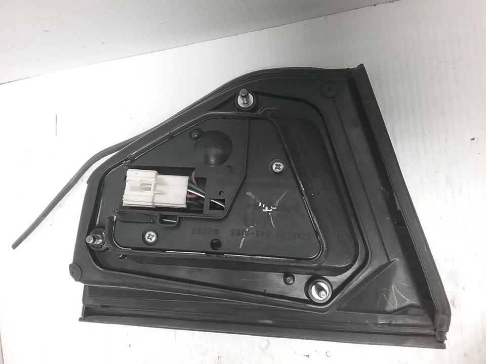 Lámpara de luz tapa maletero trasero derecho Mitsubishi Galant 1997-1998 043-1695 Foto 4 de 4