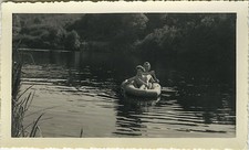 PHOTO ANCIENNE - VINTAGE SNAPSHOT - BATEAU PNEUMATIQUE RIVIÈRE COUPLE-BOAT RIVER