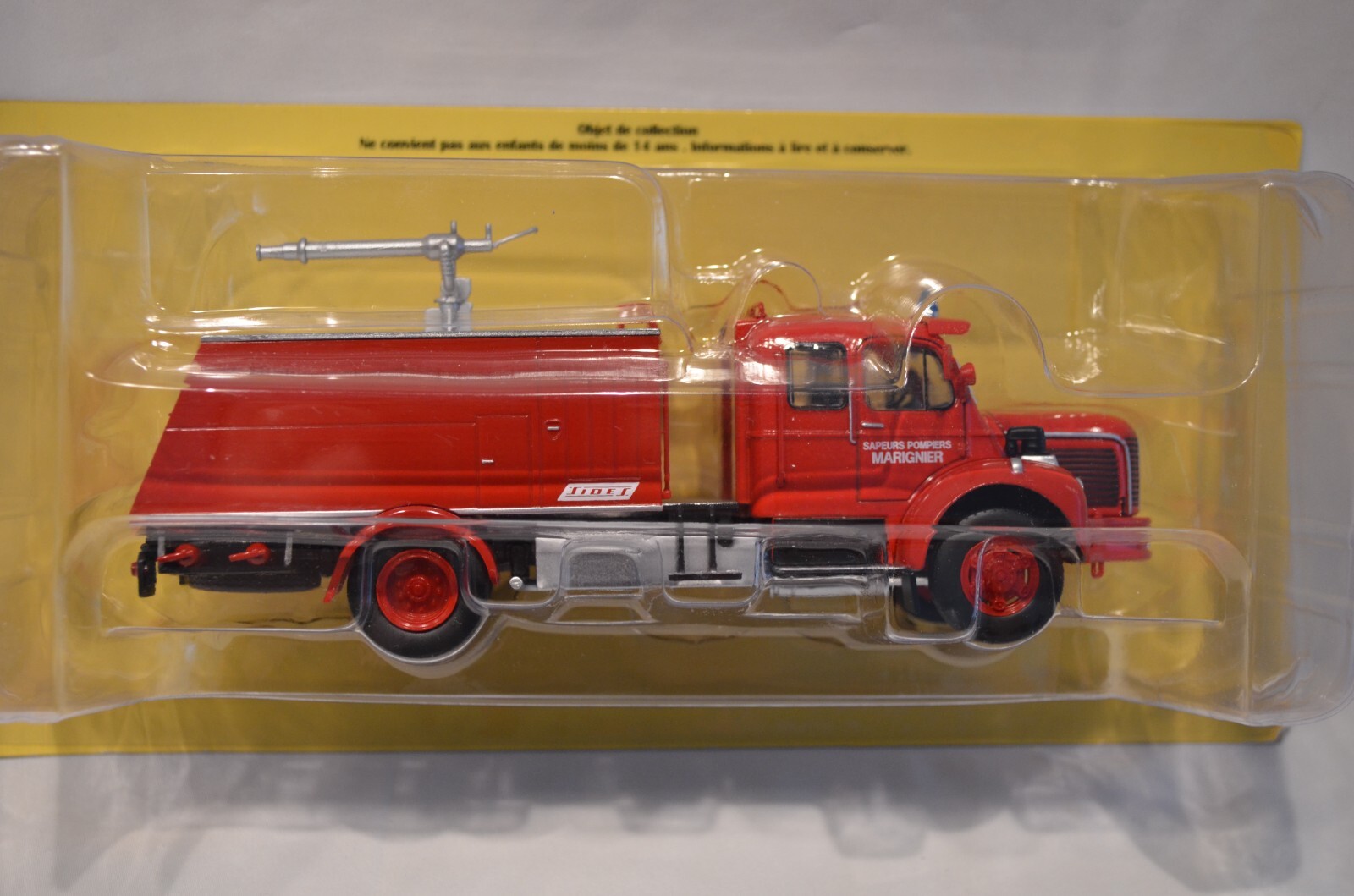 Lance canon Sides sur Berliet GLC 28 4x4 r&eacute;plique historique de l'ic&ocirc;ne 1960