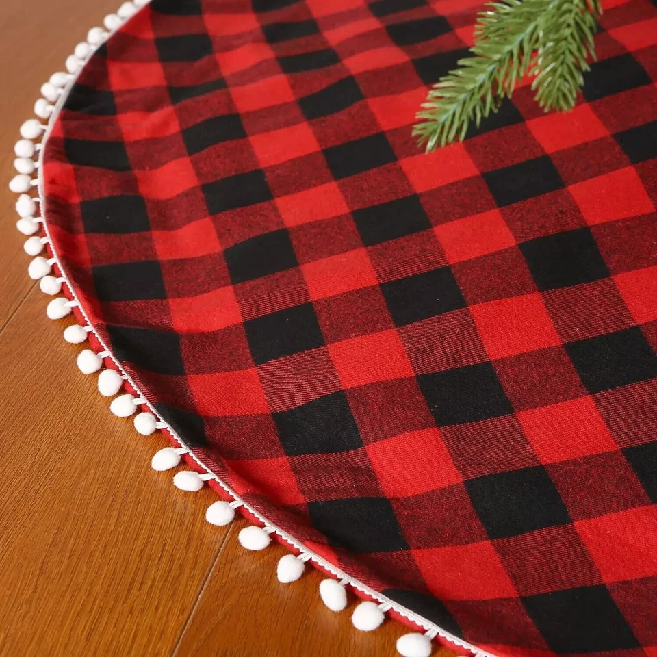 Falda Árbol de Navidad 48 pulgadas Redonda Búfalo Cuadros con Pompones Blancos Decoraciones Foto 4 de 4