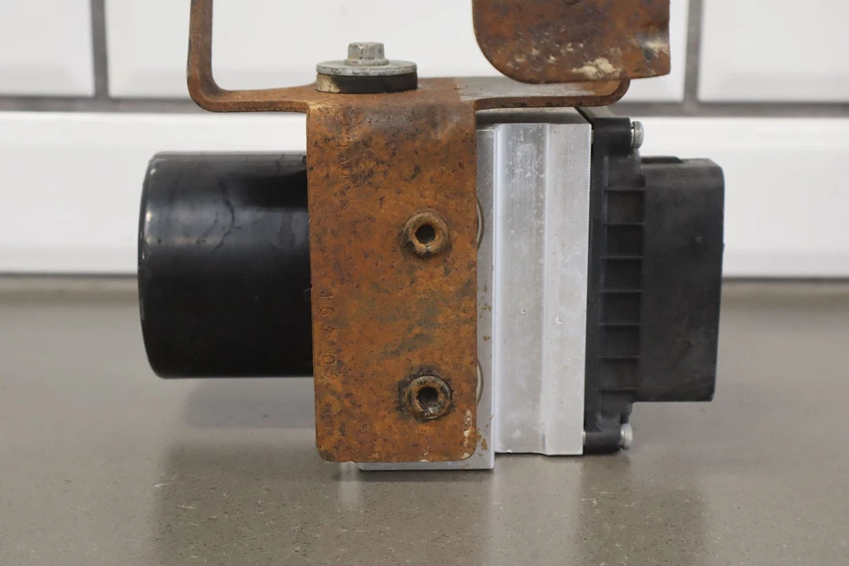 07-10 Chevy GMC 2500HD OEM ABS Conjunto de módulo de bomba Southern Foto 3 de 4