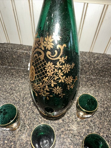 Juego De Colección 7 Jarra Decantadora Cordiales Vidrio Verde Borde Dorado Pintado a Mano Floral - Imagen 5 de 14