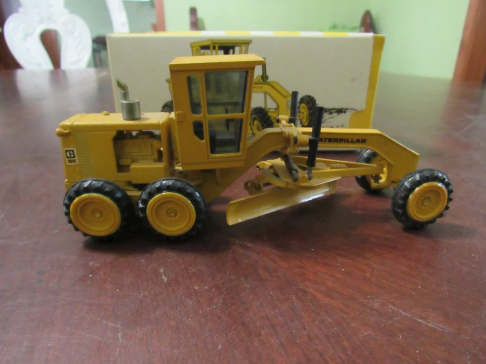 NZG 1/50 SCALE CAT MOTORGRADER MODEL 12G - MIB - EXCELLENT - Image 2 of 4