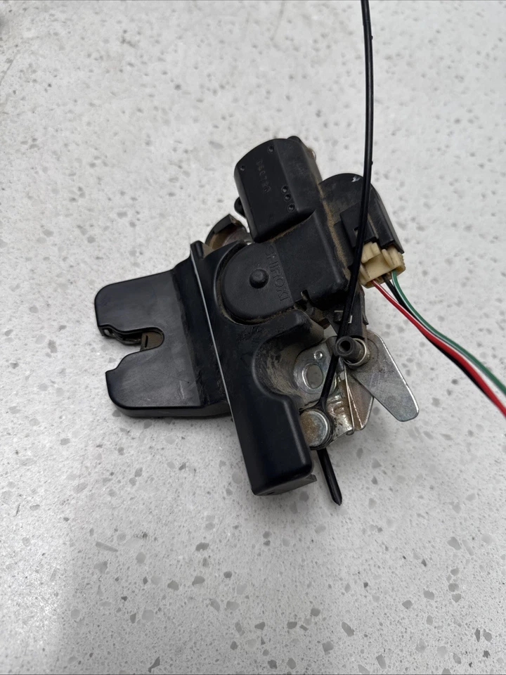 Infiniti M35 M45 2006-2010 bloqueo de pestillo de maletero trasero OEM Foto 4 de 4