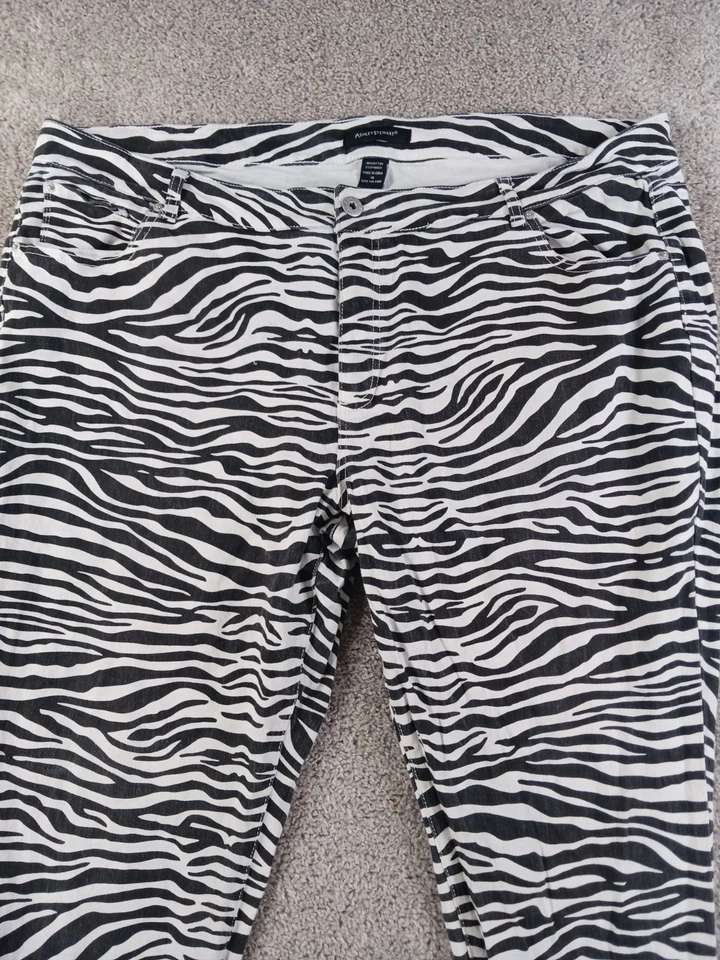 Pantalones de mezclilla para mujer Ashley Stewart talla 28 negro blanco estampado animal mezcla de algodón Foto 2 de 4