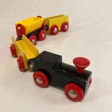 Brio Tipping Truck Train Part of 33310  Brio yellow cargo cars 4 Pieces Thomas