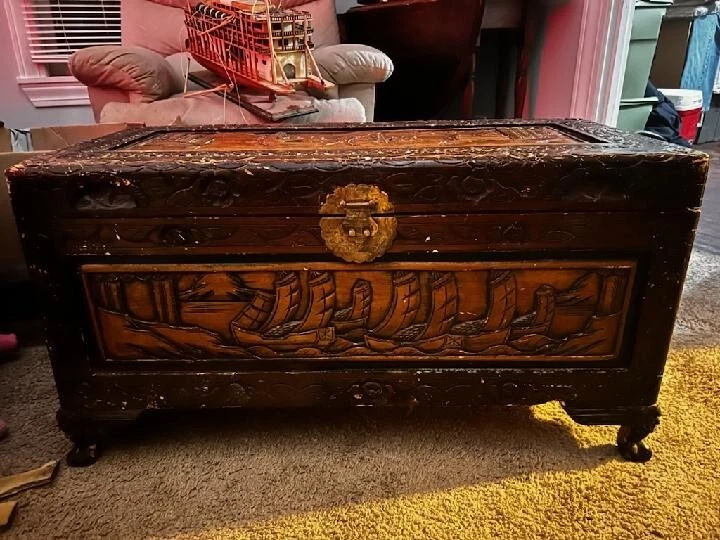 华丽的中国雕刻胸部由樟脑木制成 28 — 第 3/3 张图片