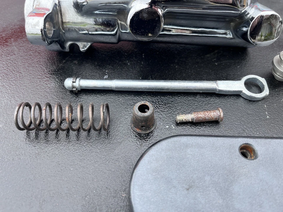 Chrome Dual Brake Master Cylinder & Spare Parts Universal FOR PARTS - Image 4 of 4