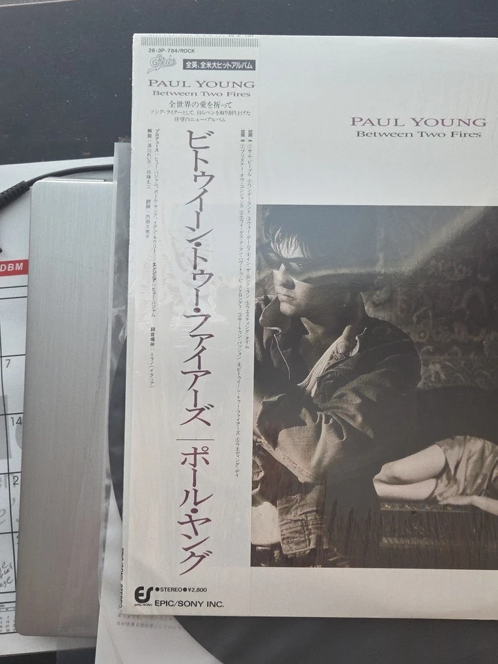 Paul Young Between Two Fires Japan OBI Vinyl Epic Sony 28·3P-764 Shrink Hype LP Foto 2 de 4