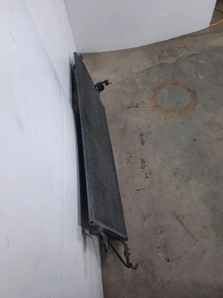 Nissan Titan XD 2016-2019 condensador de CA usado OEM Foto 4 de 4