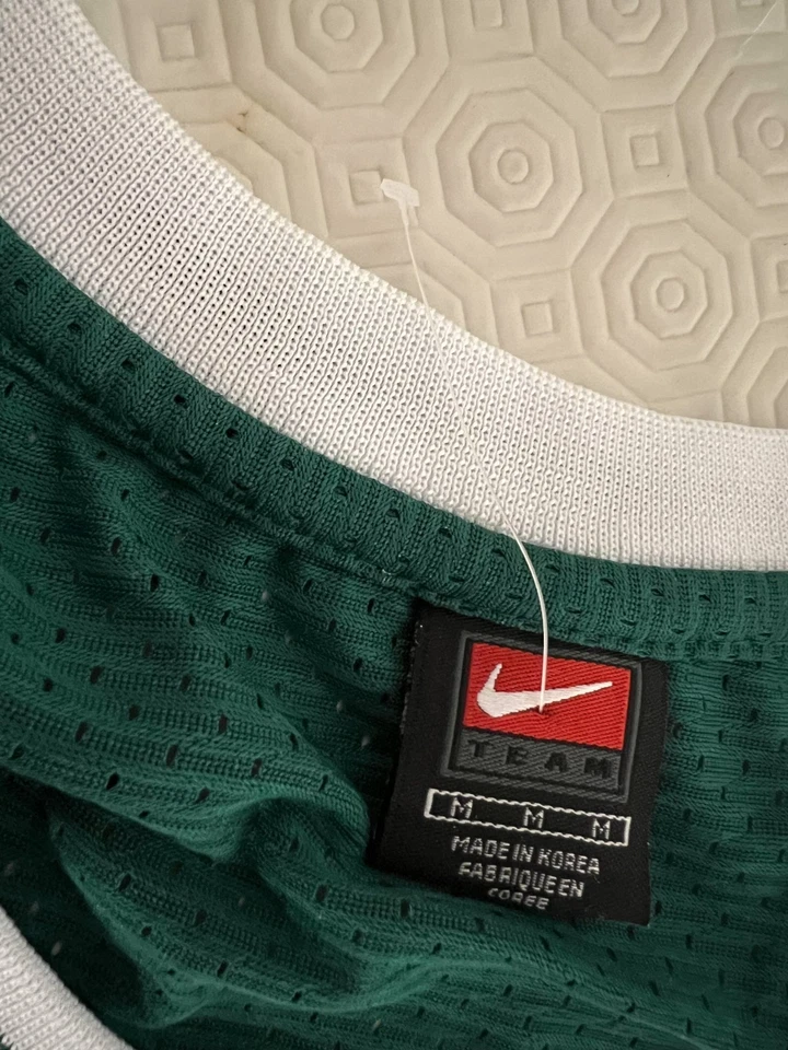 Vintage Nike Chicago Bulls #23 Michael Jordan Jersey Green Rare Size M Length +2 - Image 4 of 4