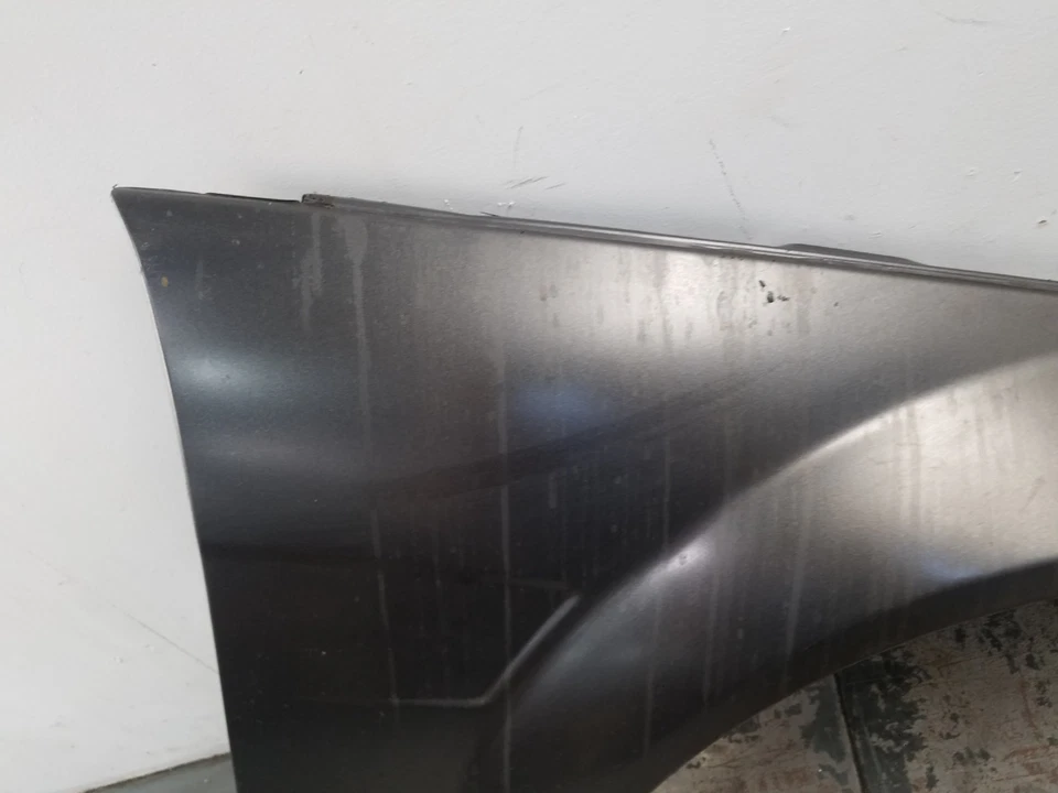 2012 梅赛德斯奔驰 AMG C 63 右乘客挡泥板 - * #0967 G4 — 第 4/4 张图片