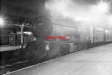 PHOTO  GWR LOCO NO 4082 WINDSOR CASTLE AT PADDINGTON WITH THE 7.15 PADDINGTON-WO