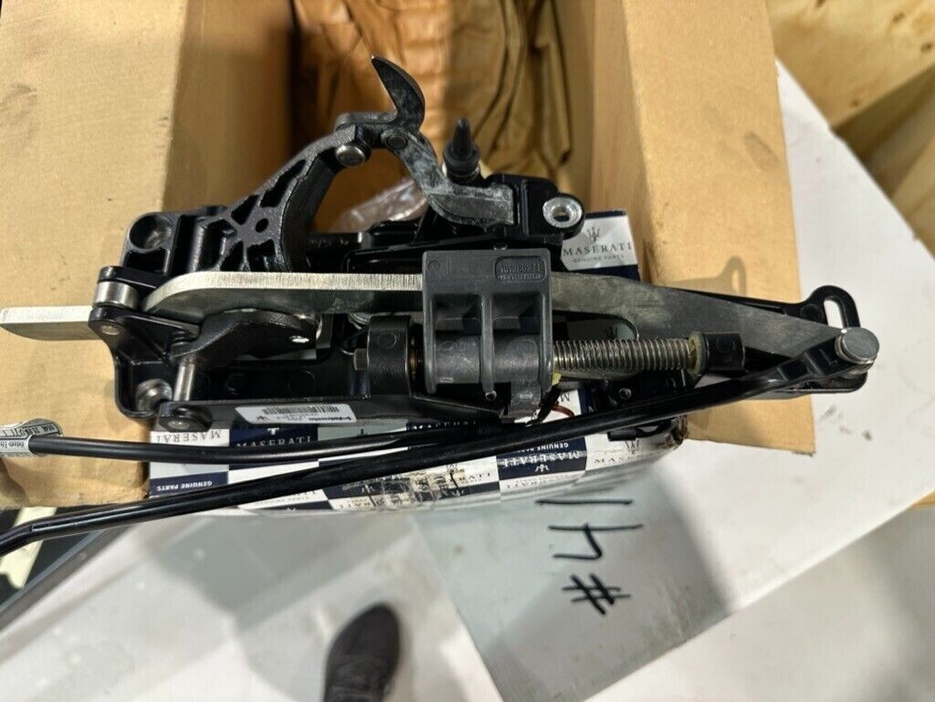 Maserati Gran Turismo 2008-2019 OEM Convertible Latch Right es85 webasto 1002210