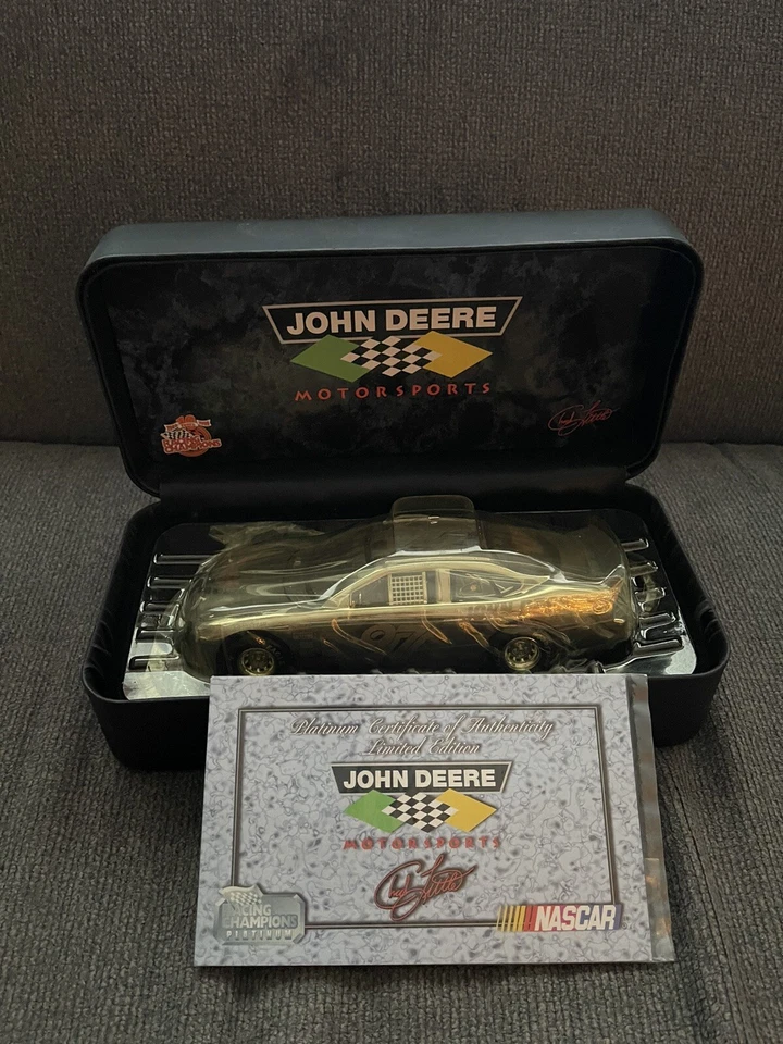 CAMPEONES DE CARRERAS JOHN DEERE MOTORSPORTS PLATINO CHAD LITTLE Foto 3 de 4