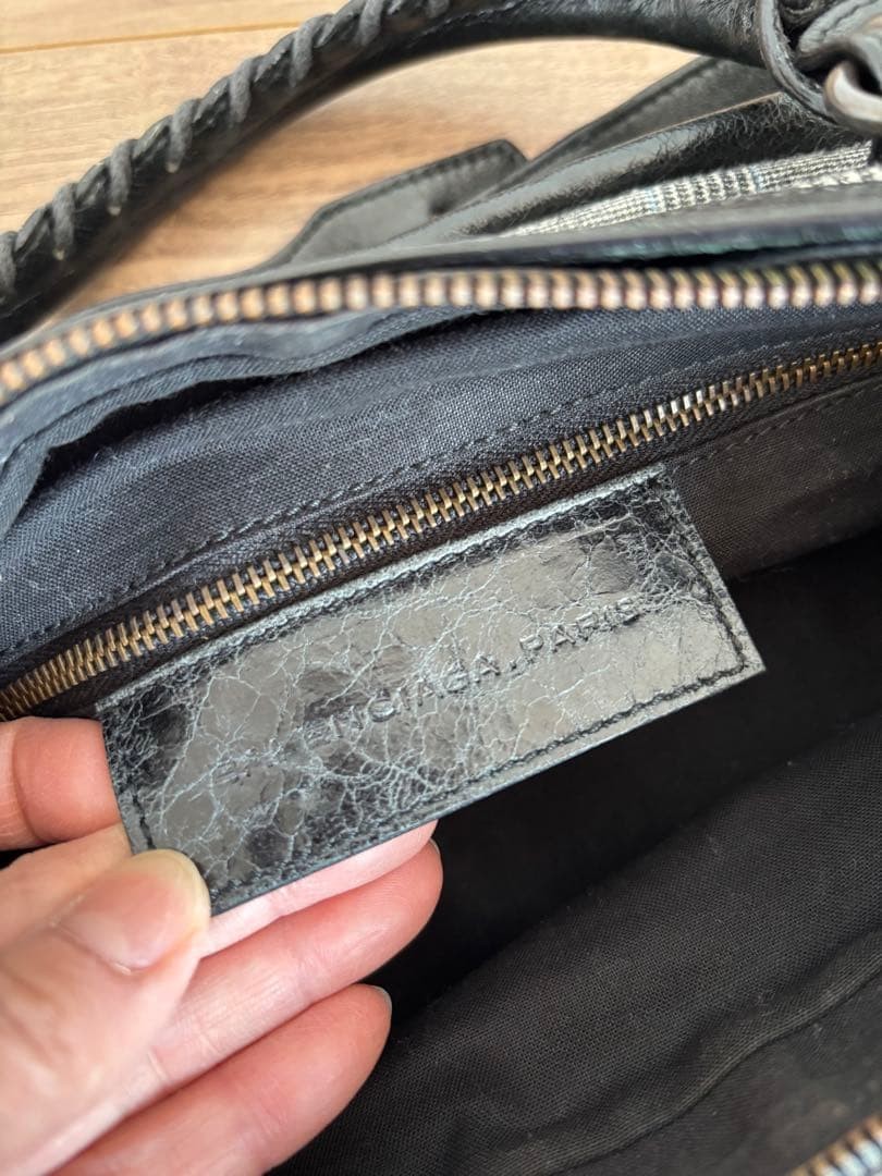 Rare BALENCIAGA The First Shoulder Bag in Black Houndstooth thumbnail 8