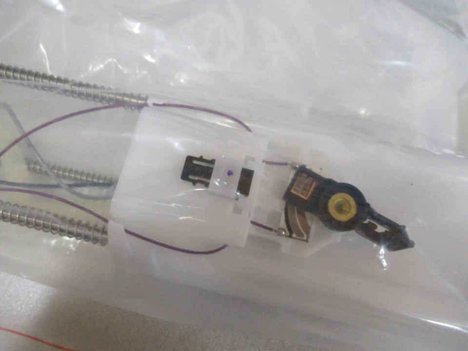 Conjunto de bomba de combustible Chevrolet Express GMC Savana Van 1500 1998-2002 sin caja E3971M Foto 3 de 4