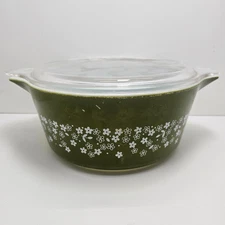 Pyrex Round Casserole Dish 475  2.5 QT Crazy Daisy Spring Blossom with Lid