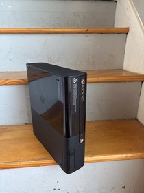 Microsoft Xbox 360E 500GB console bundle 1 controller + 3 games tested & works!