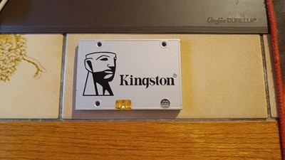 Kingston UV400 240GB SSD 2,5'' SATA III | 95% Zustand | 100% Leistung