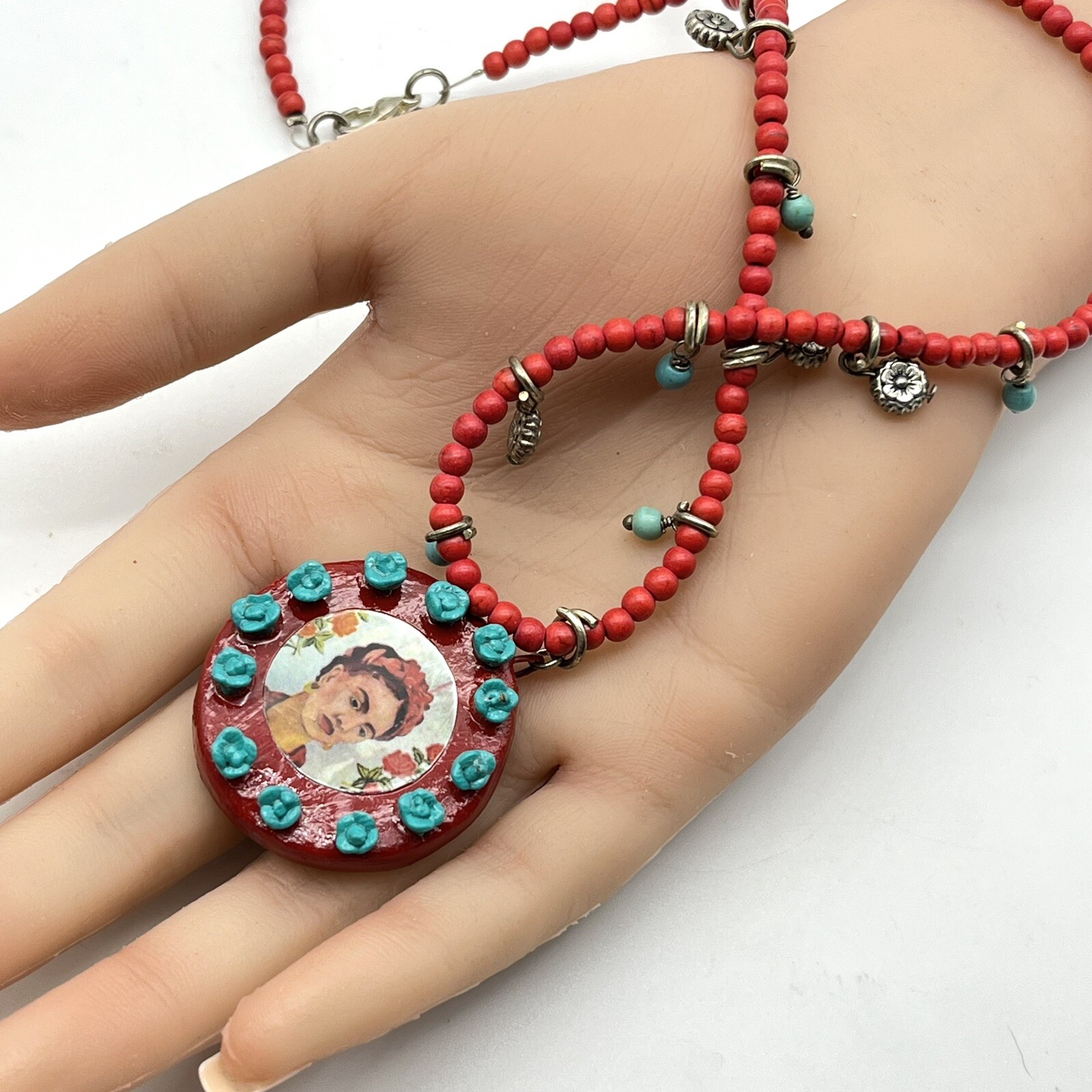 Collar vintage Frida Kahlo pintado camafeo colgante cadena de cuentas rojas