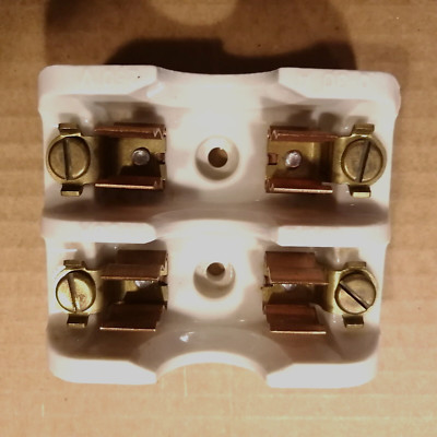 Bryant 0-30A/250v Ceramic 2 Pole Fuse Block #1917