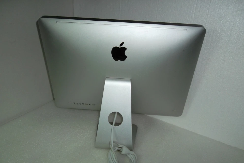 Apple iMac A1311 Intel C2D 3.06GHz 21.5" 16GB WiFi WebCAM DVD±RW 250GB MB950LL/A - Image 2 of 4