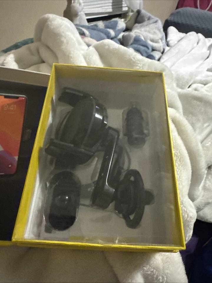 Scosche Magic Grip Vent Auto Grip Wireless Charging Mount Black - Image 3 of 4