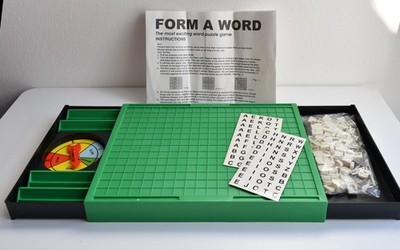 Junior-Scrabble aus UK FORM A WORD - in Box 19x25 cm Drehscheibe deutscher Text