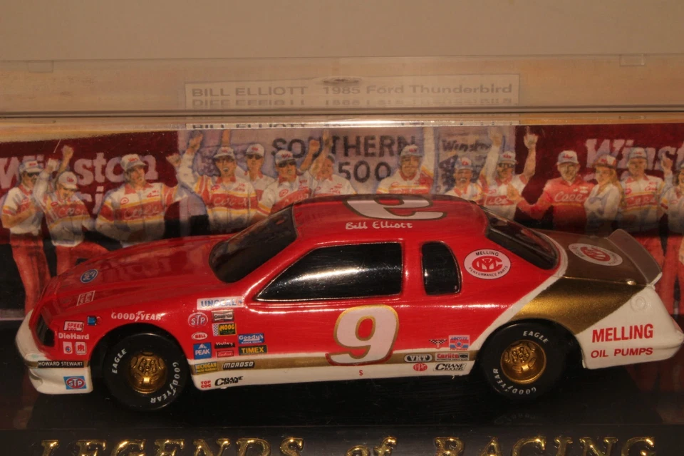 Ford Thunderbird 1985 escala 1:43 Nascar Legends of Racing Bill Elliot Foto 2 de 4