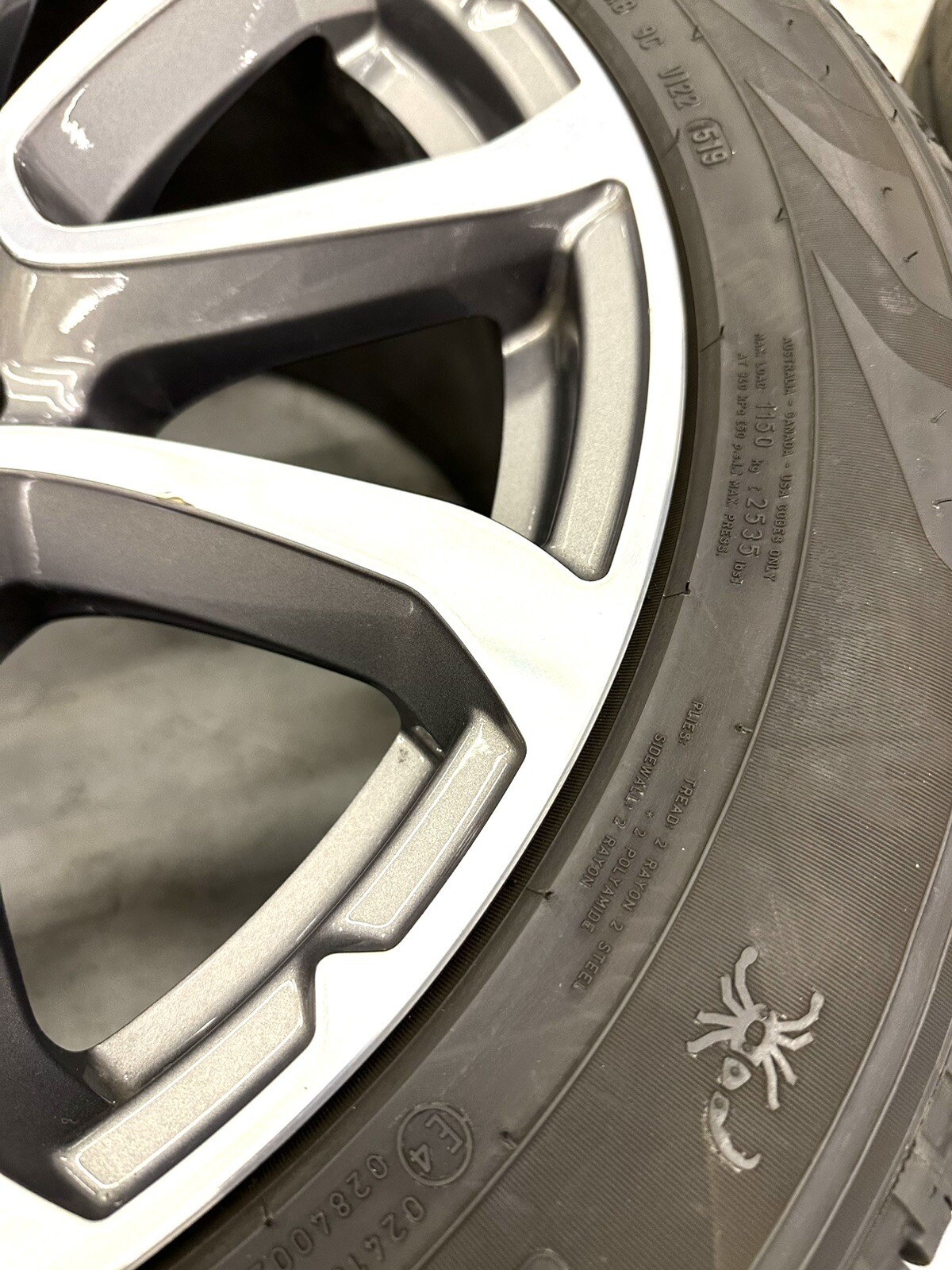 Rear Maserati Levante 19" Wheels 10.5JX19 Rim OEM Factory 670044704 w/ Tires