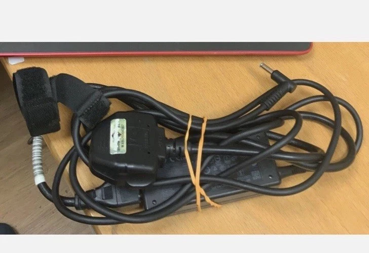 HP15-db0599sa Windows 10  AMD A6-9225 2.6GHz Radeon R4 8GB RAM New 256GB SSD - Image 3 of 4