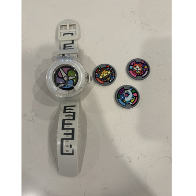 Yo-kai Watch HASBRO English. 2016 Goldenyan, Whisper, and Jibanyan medals