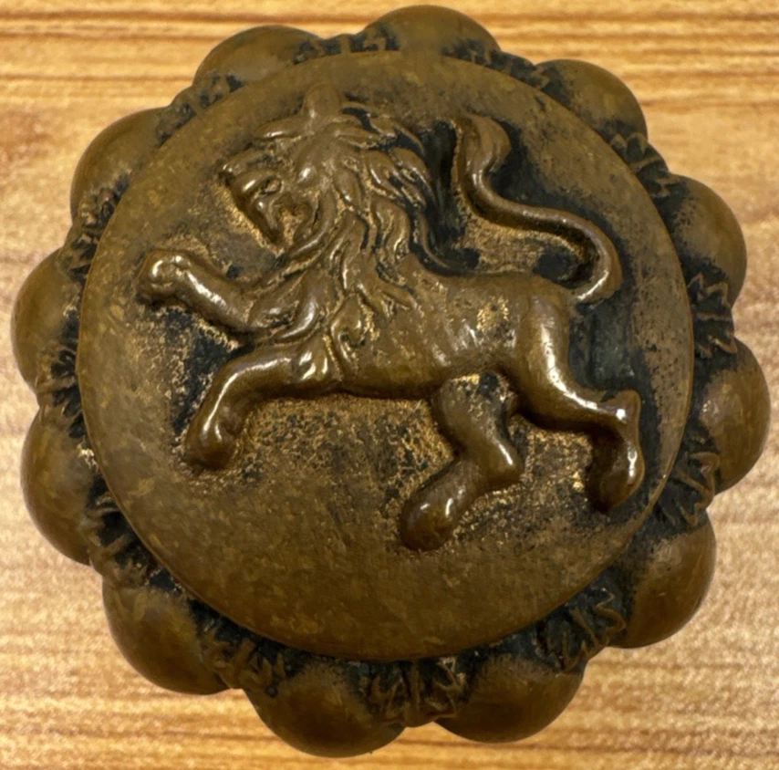 Perilla de puerta antigua P&F Corbin "León de pie" (tamaño de paso A-14200) Foto 3 de 4