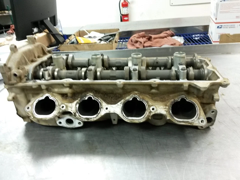 Culata derecha para 07-09 Nissan Titan 5.6 110401LU0A Foto 2 de 4