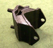 JAGUAR DAIMLER FRONT SUSPENSION VEE MOUNT JAGUAR MK2 S-TYPE 420 V8 250 C9004