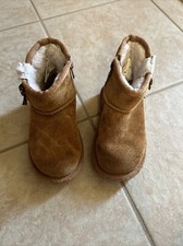 Girls Kookaburra By Ugg Boots Size 8