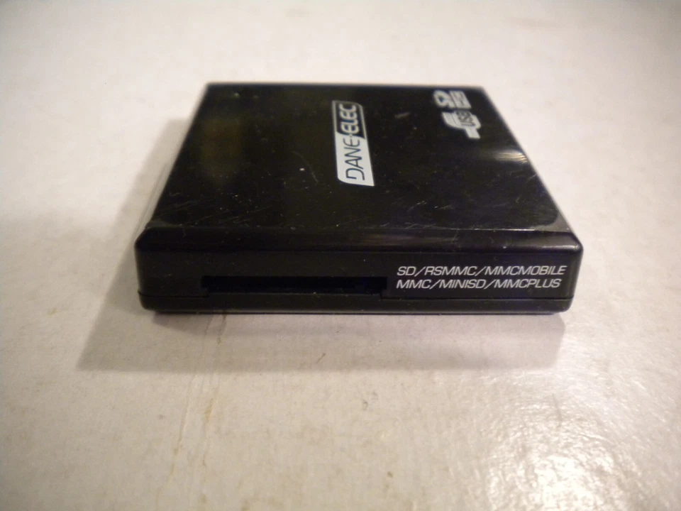 Dane-Elec 15 in 1 Card Reader with USB Cable - Image 4 of 4