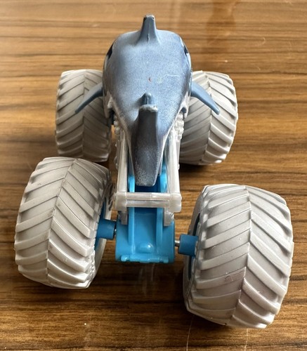 Hot Wheels Monster Jam MEGALODON 1:64 2020 - Picture 4 of 10