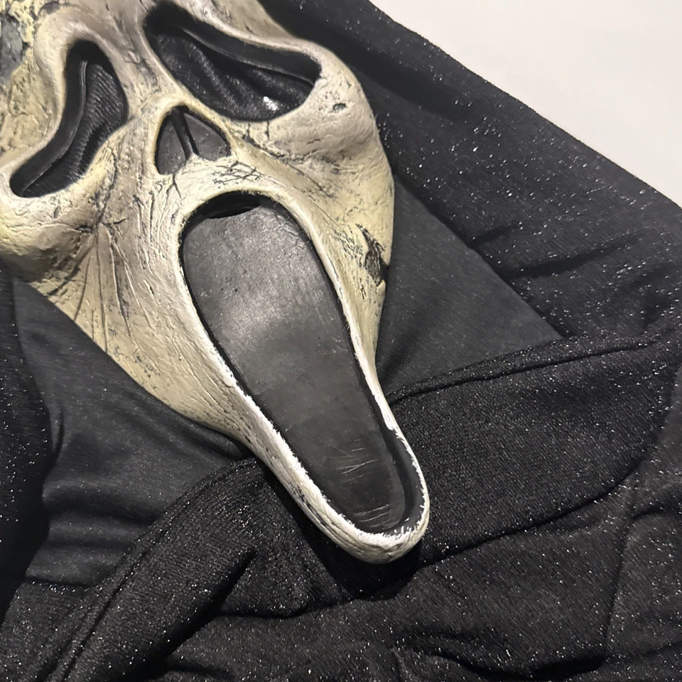 Fun World Ghost Face Lives Scream 6 VI Aged Vielli Mask Adult Fancy Dress Cospla - Image 4 of 4