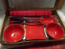 Set sushi 14 pezzi in ceramica rosso/nero ispirazione asiatica