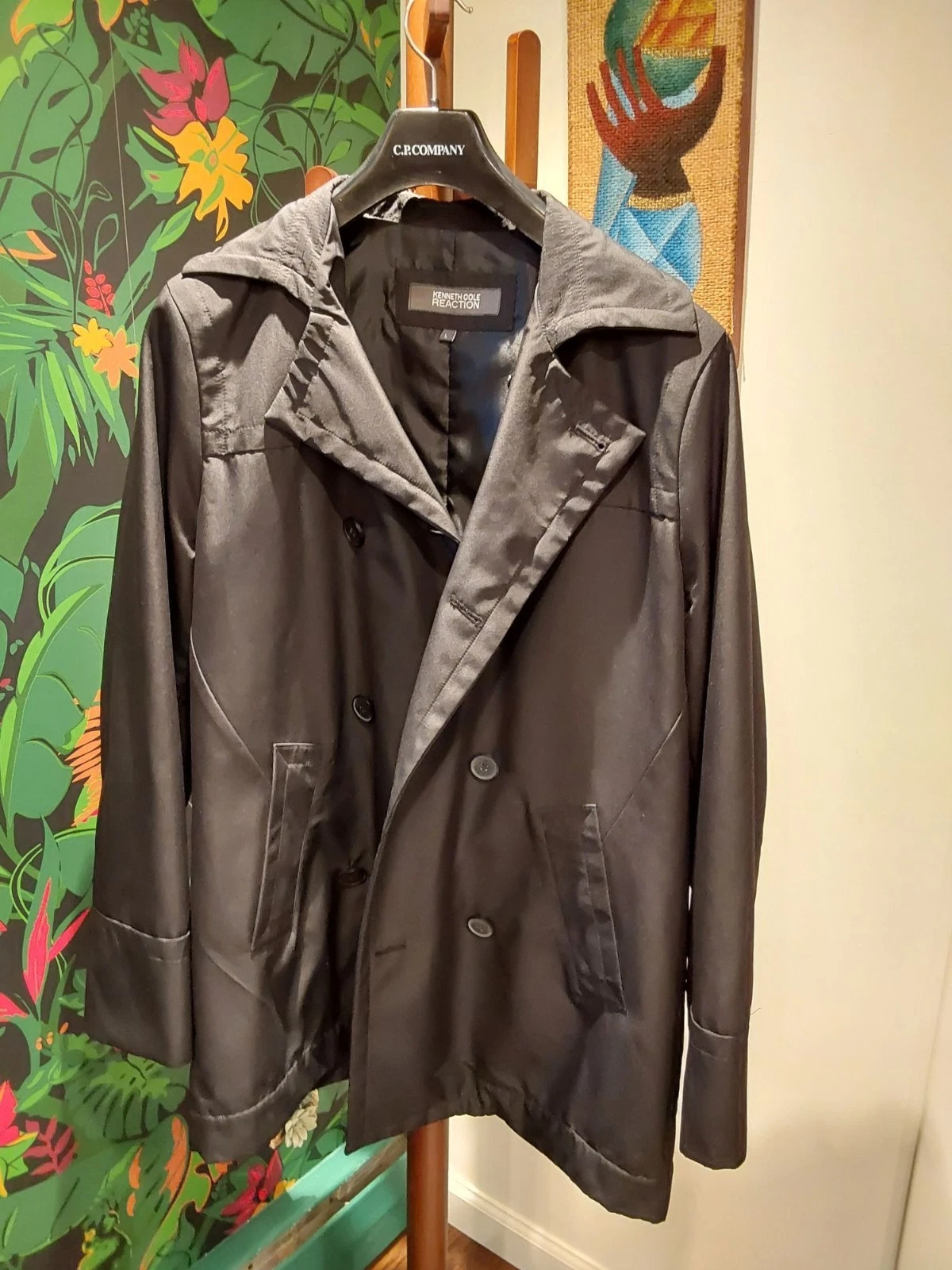 Kenneth Cole Reaction Men's Mid Length Raincoat in Black Size Large.