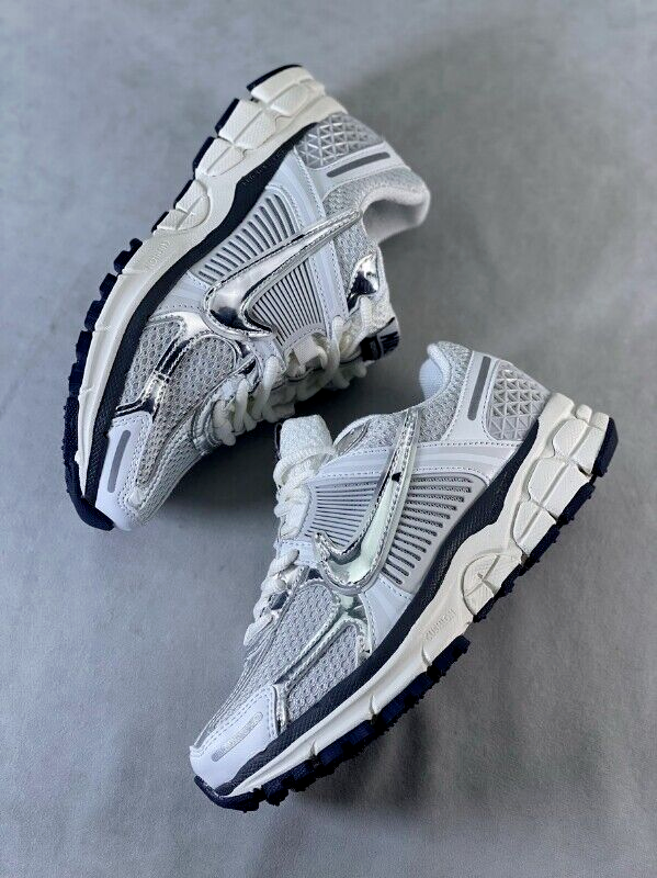 Size 6 - Nike Air Zoom Vomero 5 Photon Dust Metallic Silver Size 6 - Nike Air Zoom Vomero 5 Photon Dust Metallic Silver