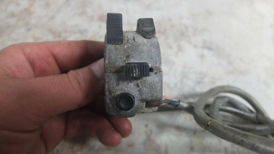 Interruptor de control izquierdo 69 Yamaha YDS6 Y DS6 250 intermitente Foto 2 de 4