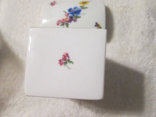 Kenall Staffordshire England Fine Bone China Trinket Box - Picture 3 of 8