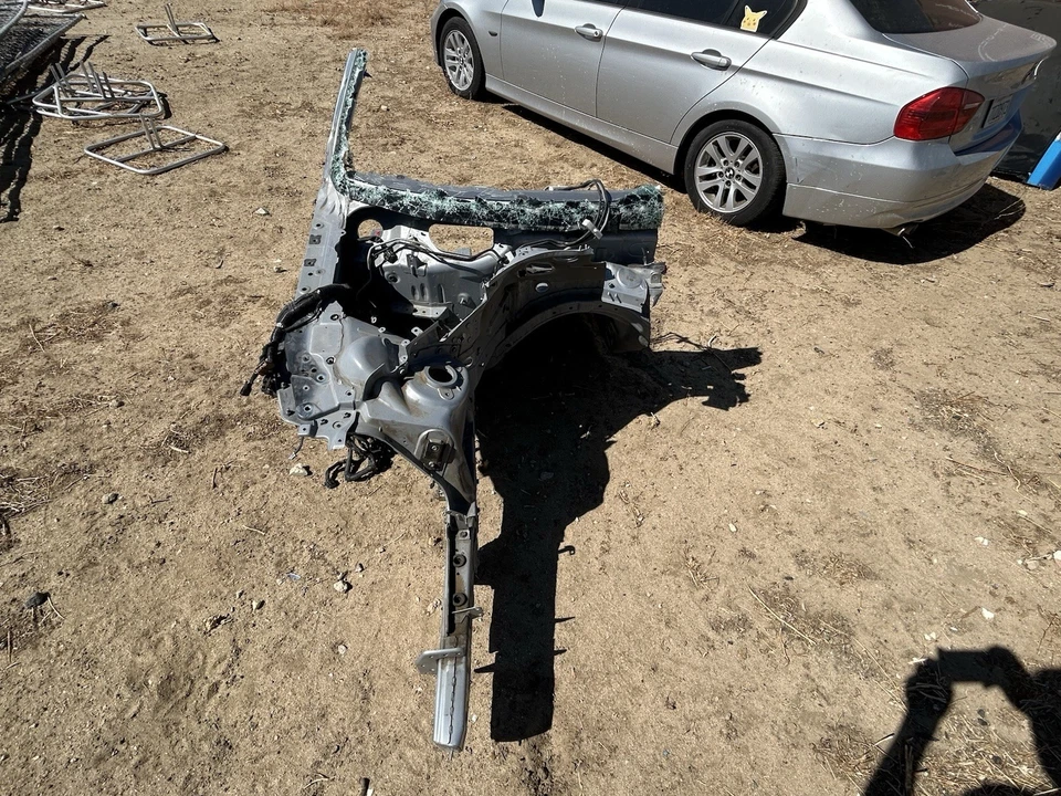 Nissan GTR R35 2009-2024 cuadro delantero corte riel pasajero derecho Foto 3 de 4