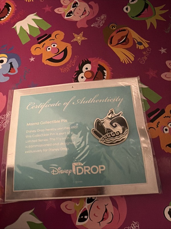 Disney Drop Moana Collectible Pin Limited Series 1 1/2 Inch Certificate Of Auth