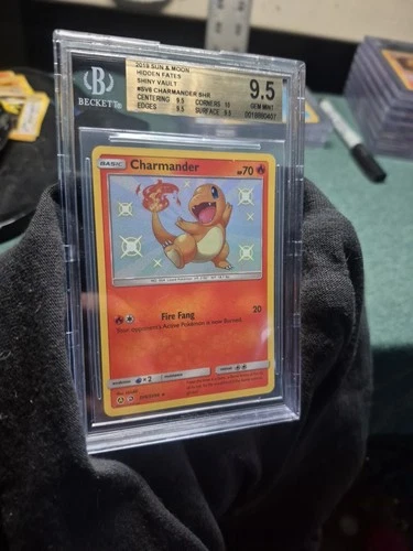 Charmander SV6/SV94 Hidden Fates: Shiny Vault Holo Beckett 9.5
